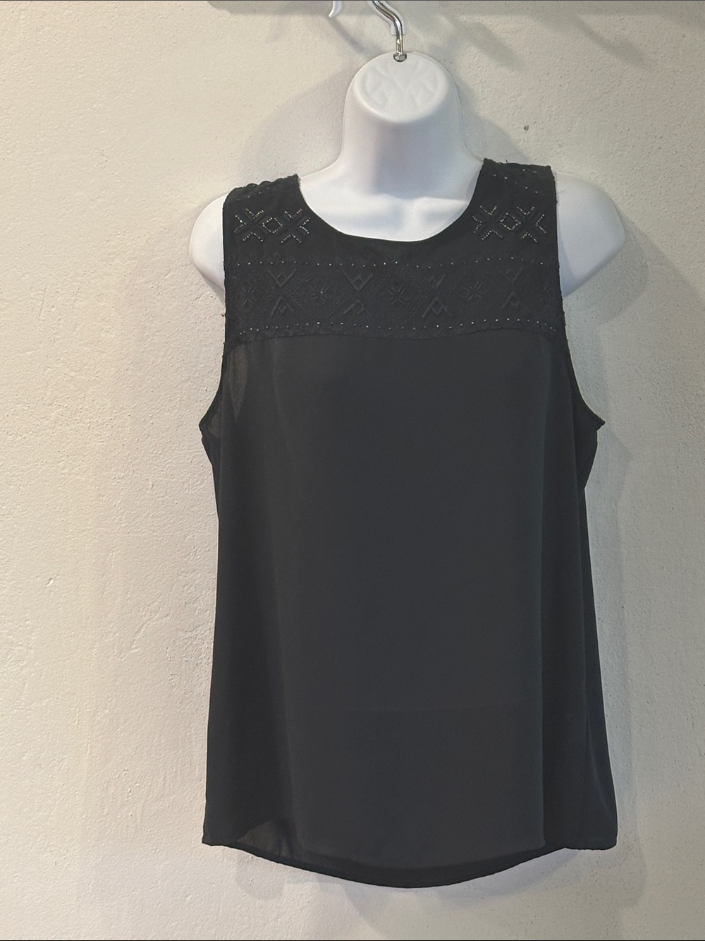 Banana Republic black sleeveless top size medium. Beaded pattern on front